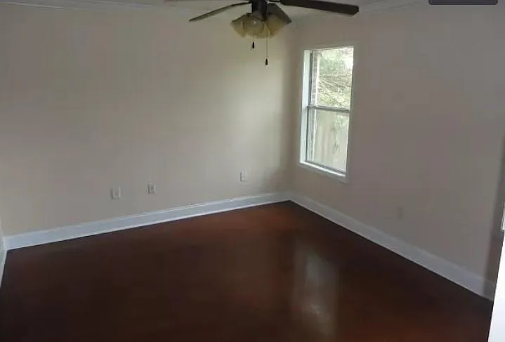 413 Vining Ct — Photo 2