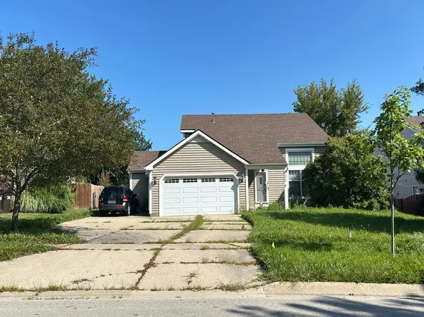 1066 Colony Dr, Crystal Lake, IL 60014