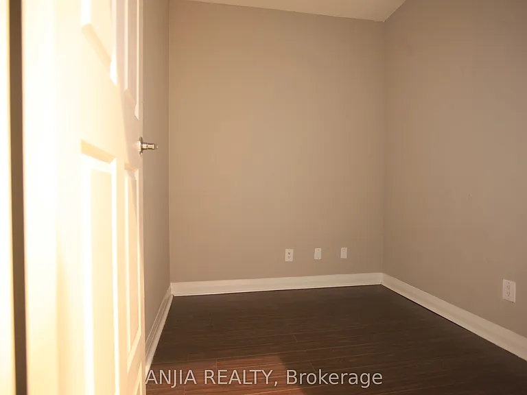 1121 Bay St #805 — Photo 9