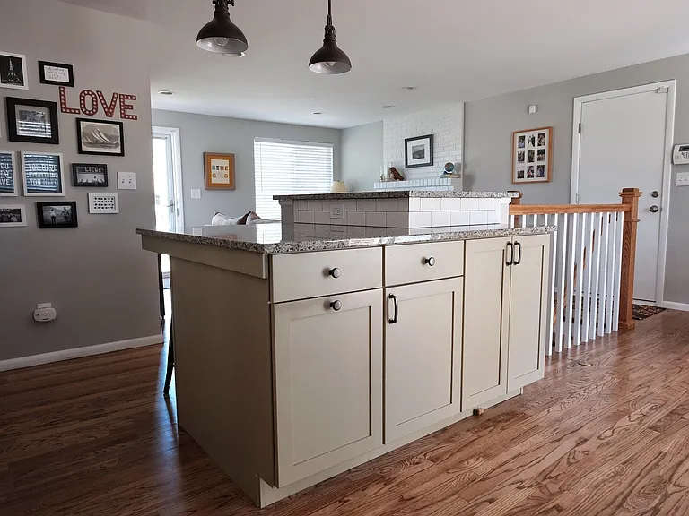 1374 S Niagara St — Photo 8