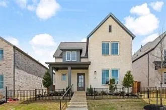 4 bed, 2679 sqft, $4,200 — Photo 3