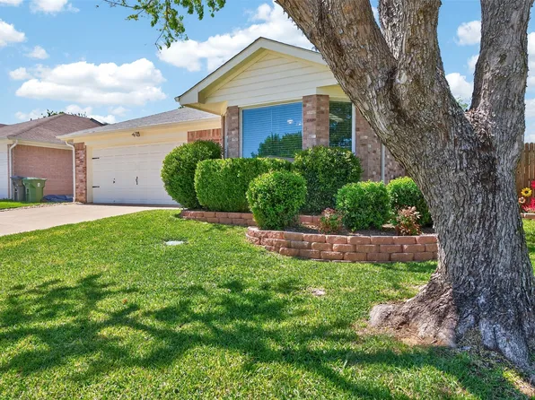 5700 Alicante Dr, Arlington, TX 76017