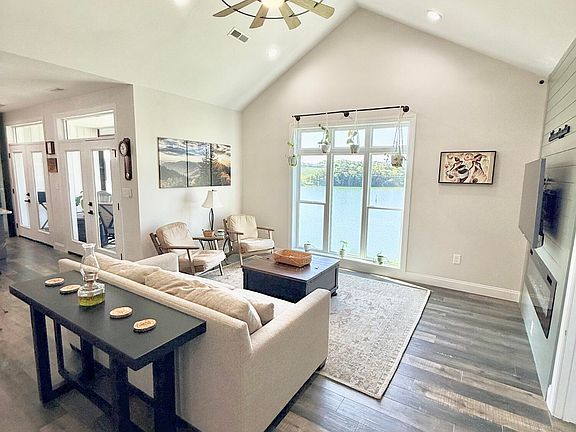 5th image of 155 Lakeshore Bay Dr