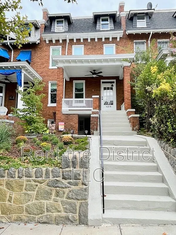 4215 7th St NW photo 1