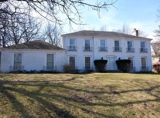 670 Rockefeller Rd, Lake Forest, IL 60045