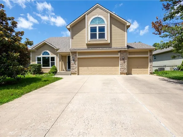 722 Garnes St, Raymore, MO 64083