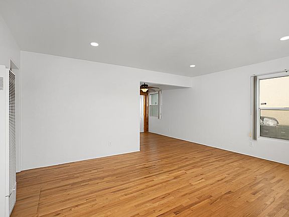 2nd image of 529 Dahlia Ave