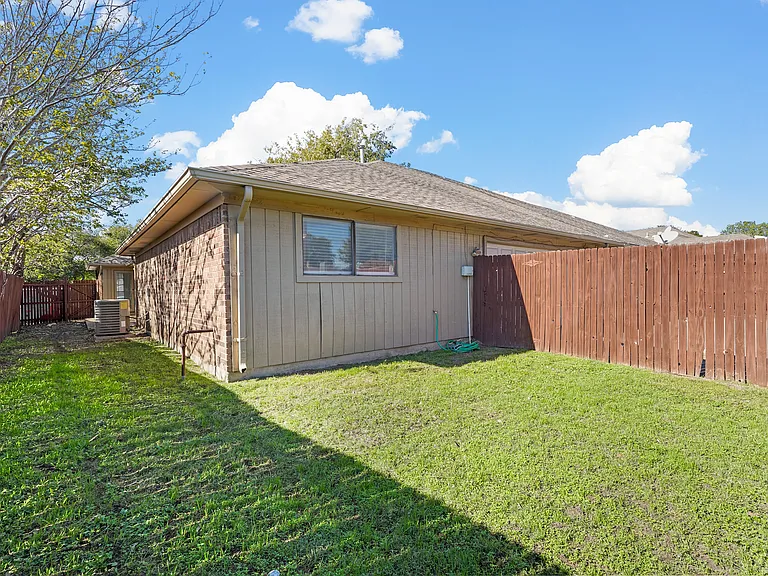 4033 Saint Christopher Ln — Photo 22