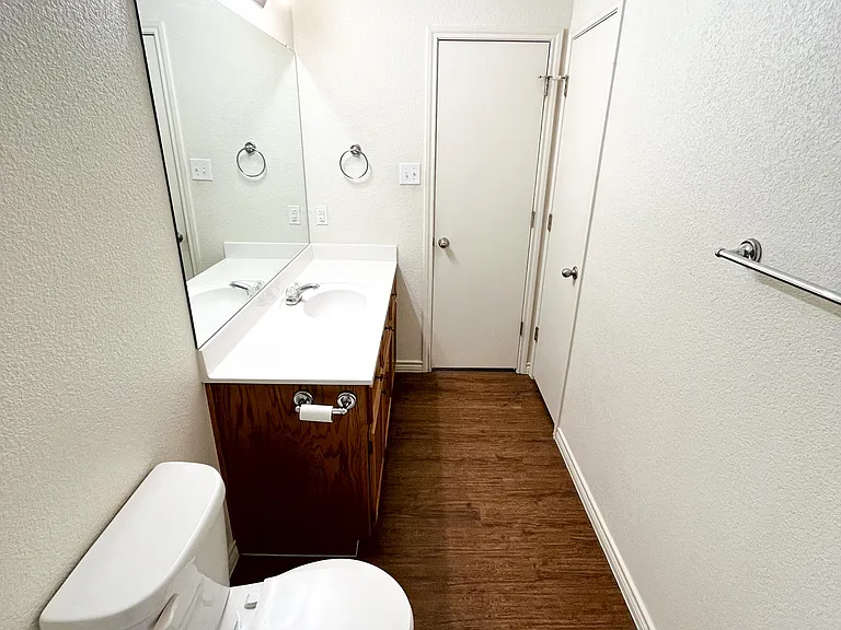 1509 Justin Loop #A — Photo 20