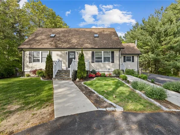 96 Hemlock Farm Trl, Burrillville, RI 02830