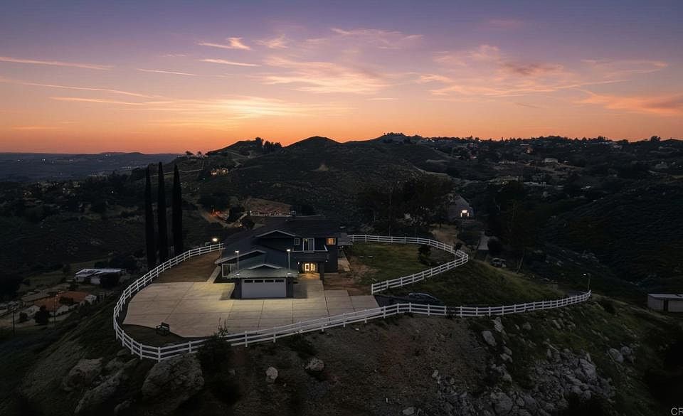 1st image of 15281 Ranchito Dr