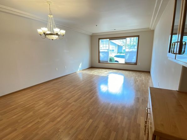 834 Pavilion Pl, Ashland, OR 97520
