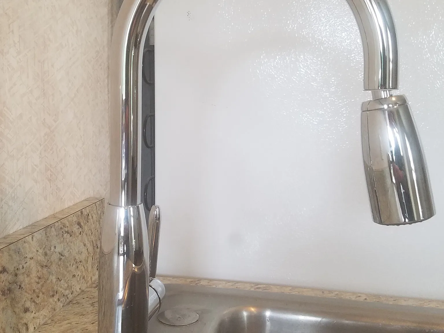 1 bed, 700 sqft, $1,300 — Photo 2