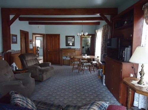 2nd image of 233 W Hickory St
