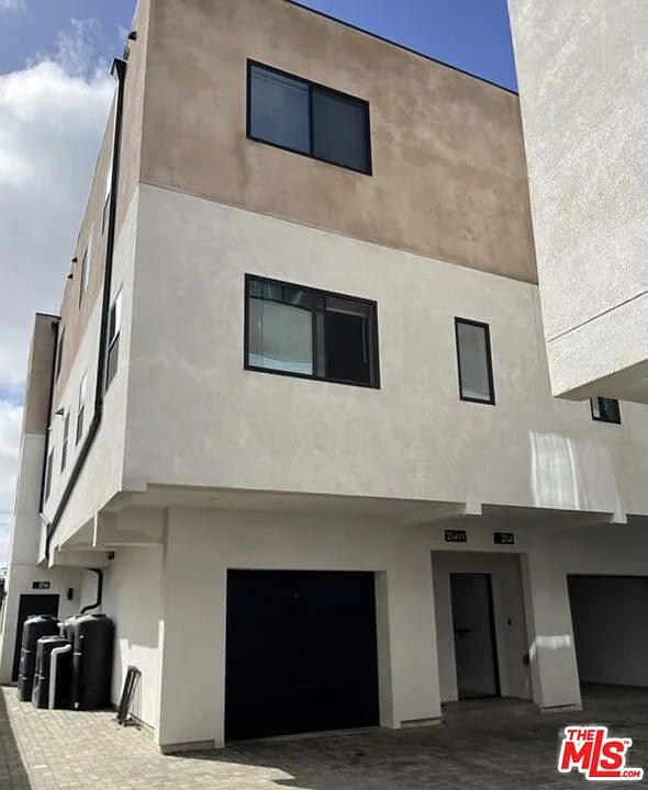 4 bed, 5.0 bath, 1500 sqft, $3,600 — Photo 2