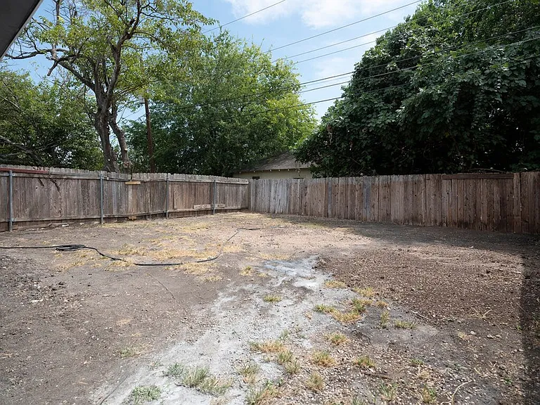 2526 Glen Springs Way — Photo 21