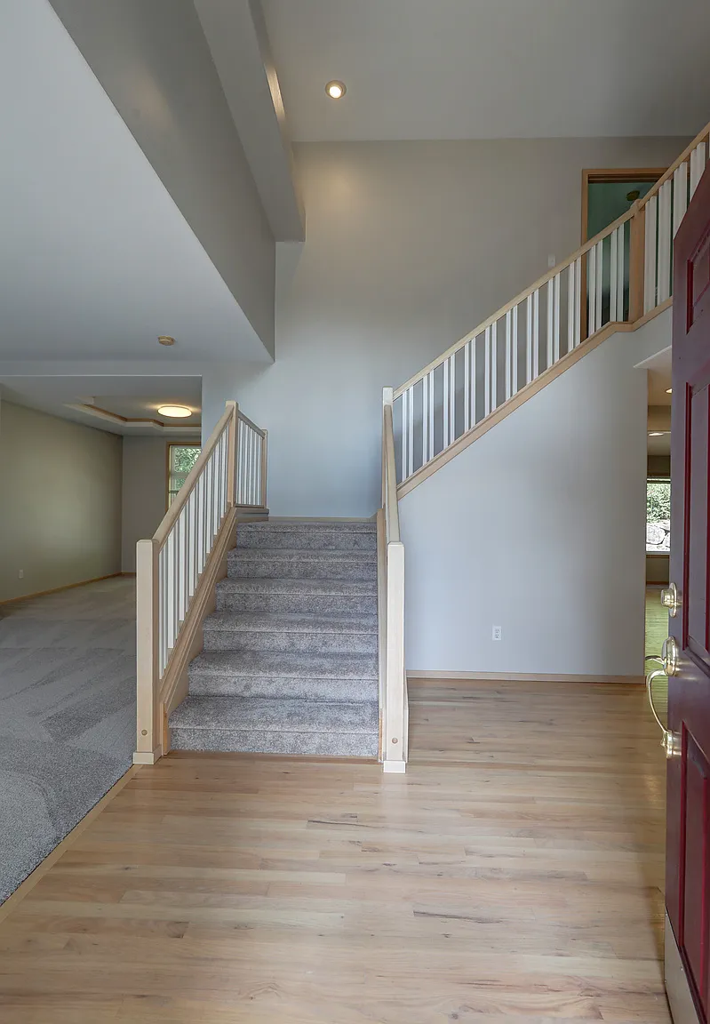 4 bed, 2.5 bath, 2680 sqft, $3,600 — Photo 2