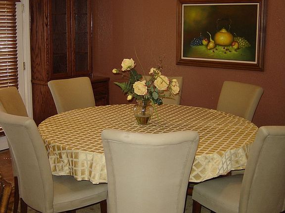 Dinning Room. Dinning Set Stays!!