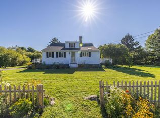 26 Lake View Ter, Rockland, ME 04841