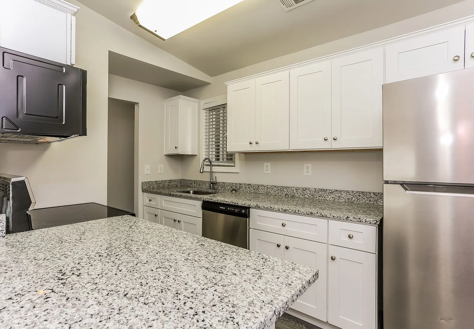 1 bed, 1.0 bath, 600 sqft, $1,295 — Photo 3