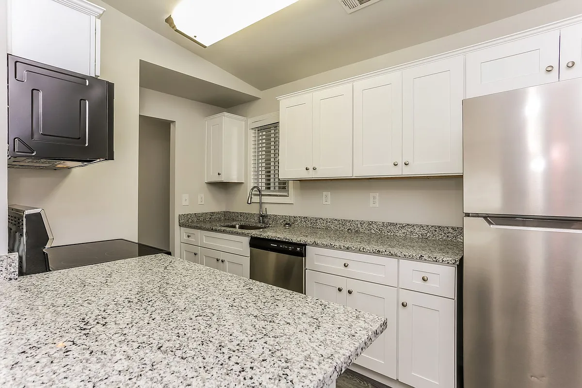 Building Photo - 100 Terrace Dr NE #1
