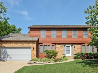 1201 Saint William Dr, Libertyville, IL