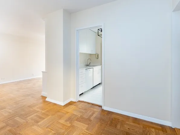 55 East End Avenue image 5 of 11