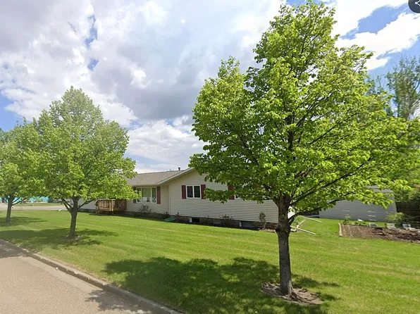 1231 Meadowbrook Dr, Washburn, ND 58577