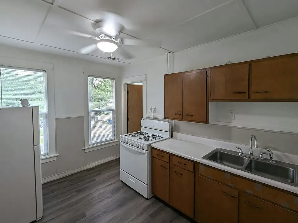 202 E Barker Ave #3