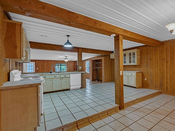 2nd image of 233 Macarthur Ln