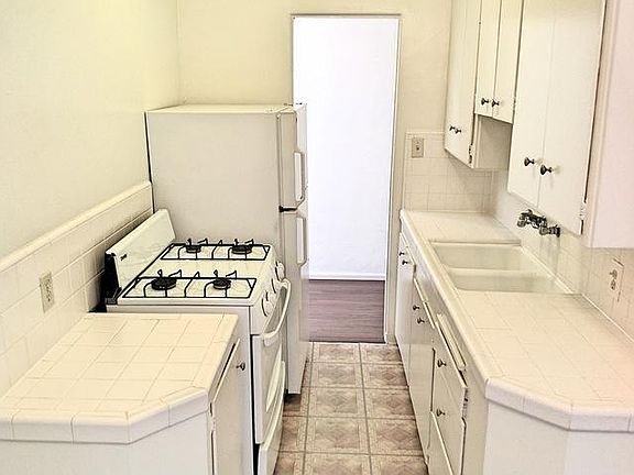 4th image of 152 S Maple Dr APT 7
