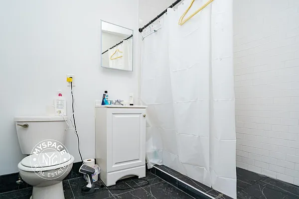 Rented by MySpaceNYC | media 10