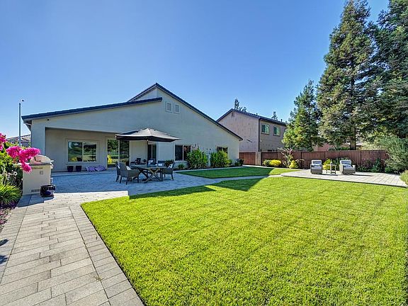 5th image of 10886 Saint Moritz Cir