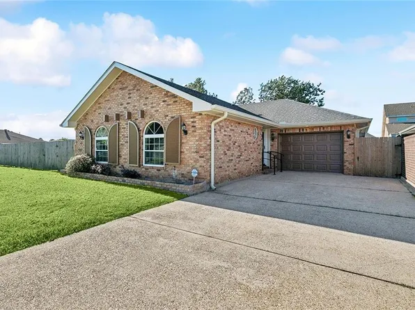 8308 Fairfax Dr, Chalmette, LA 70043