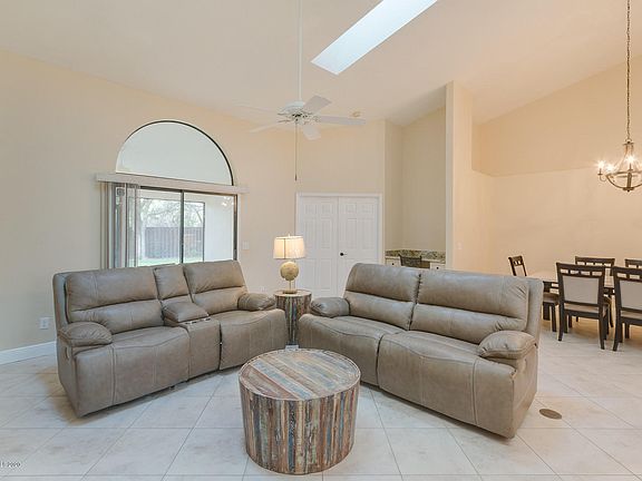 4th image of 1009 Osprey Dr
