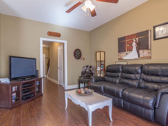 4th image of 814 General Cabot Ct