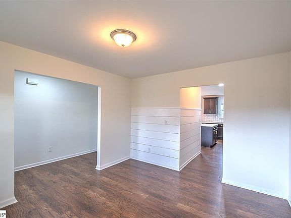 4th image of 602 Galveston St