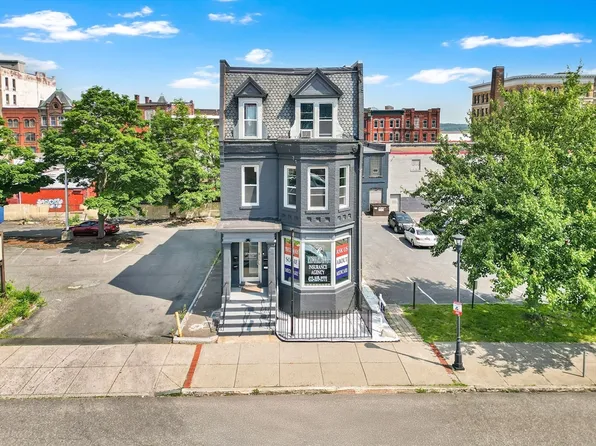 284 Maple St, Holyoke, MA 01040