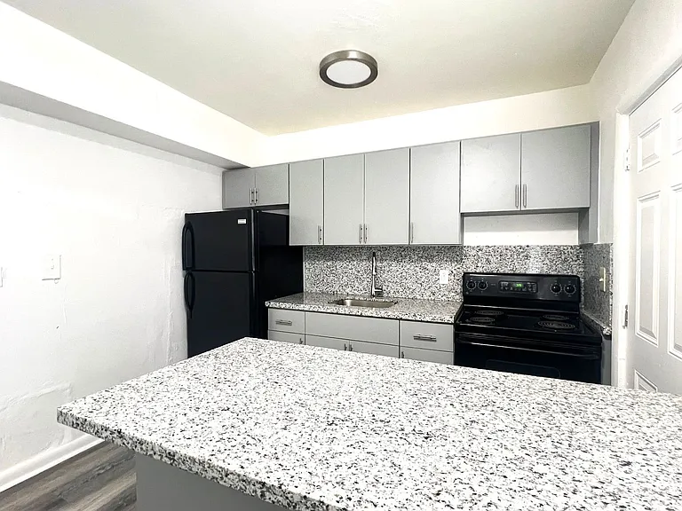 1545 NW 8th Ave — Photo 2