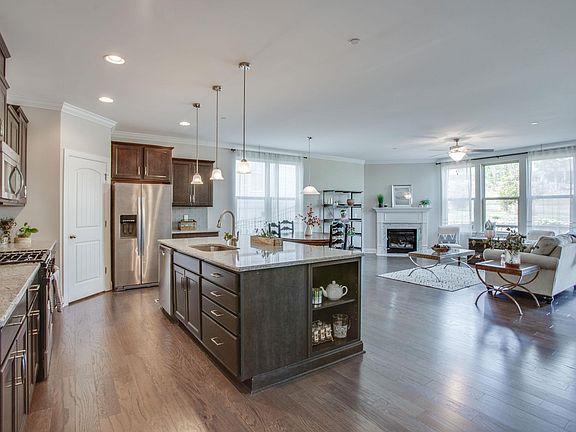 3rd image of 8041 Warren Dr
