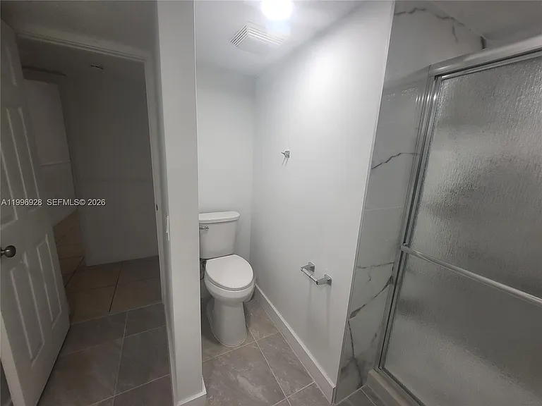 1275 W 35th St #29B — Photo 24