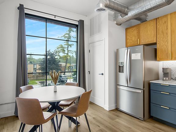 5th image of 1825 E 8th St #214