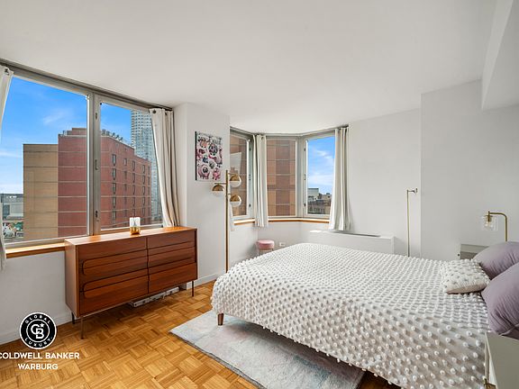 5th image of 500 W 43rd St APT 17J