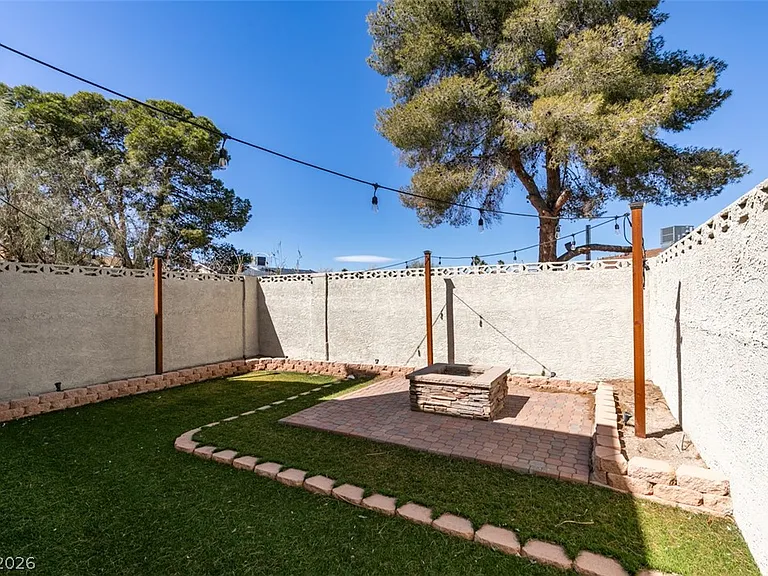 5046 Schumann Dr — Photo 36