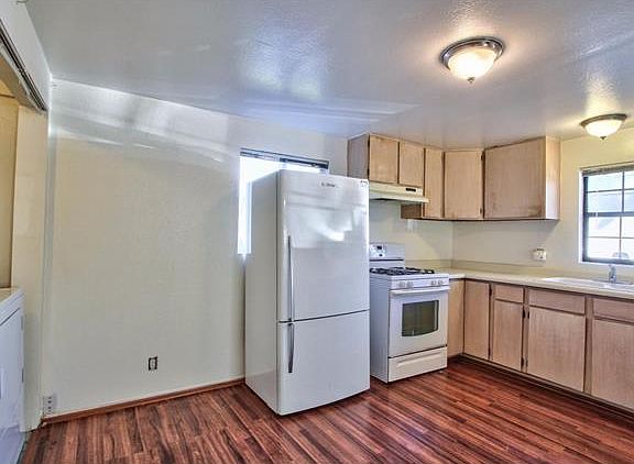 5th image of 244 Carmel Ave #3