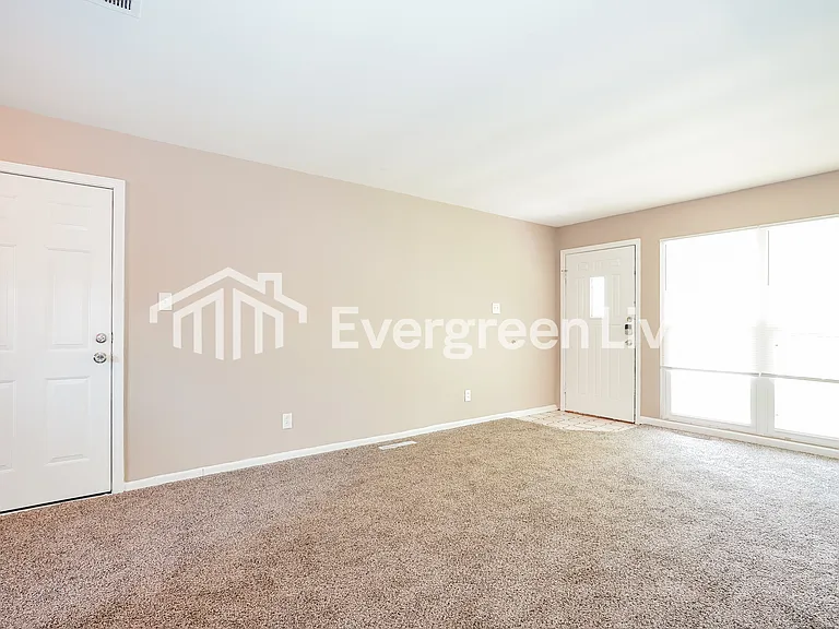 4752 Huxley Ct — Photo 4