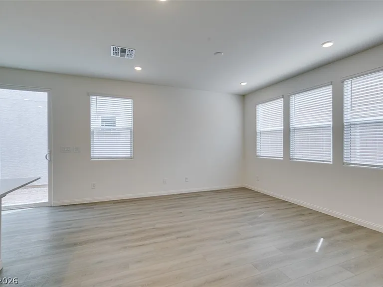 9133 Vesey Ave — Photo 8