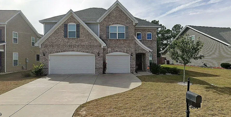 228 Charter Oaks Dr