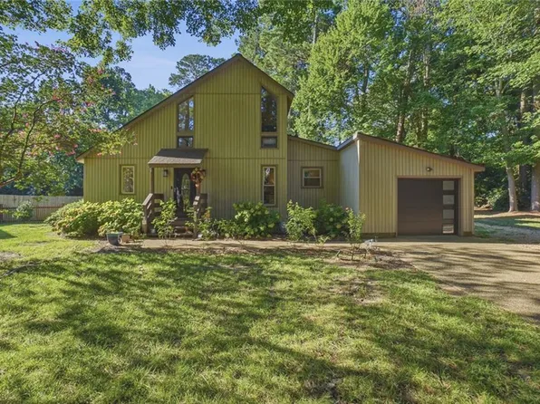 7740 Waters Edge Ln, Gloucester Point, VA 23062
