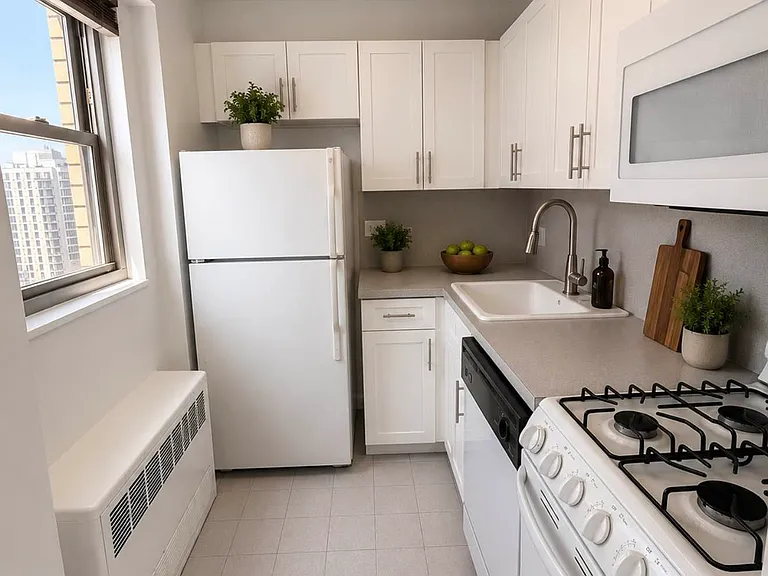 353 E 83rd St #20F — Photo 3